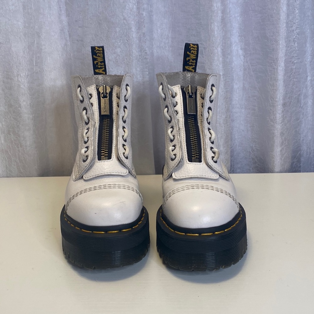 Dr Martens Sinclair Platform Boots Women’s 7 - Milled Nappa Leather